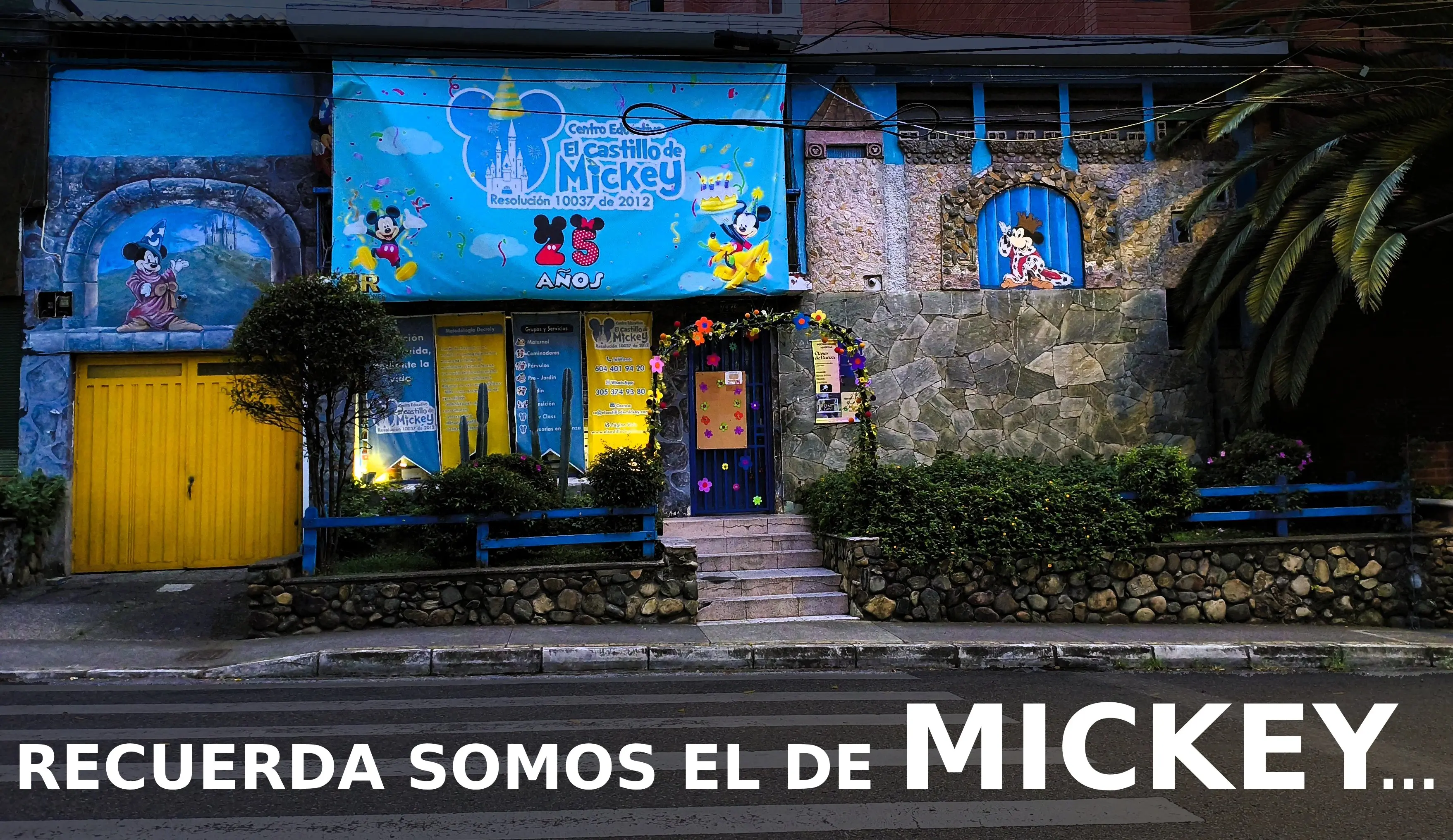 Fachada del Centro Educativo El Castillo de Mickey
